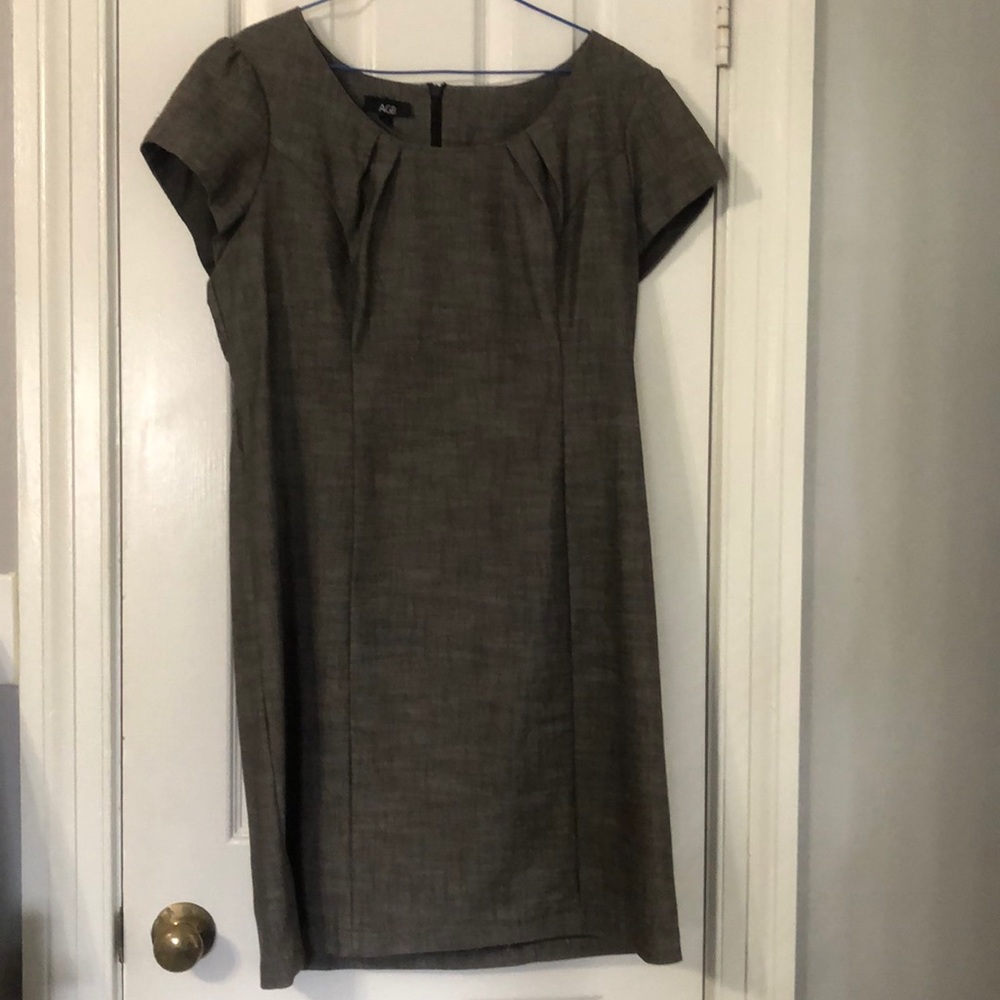 Short sleeved brown dress